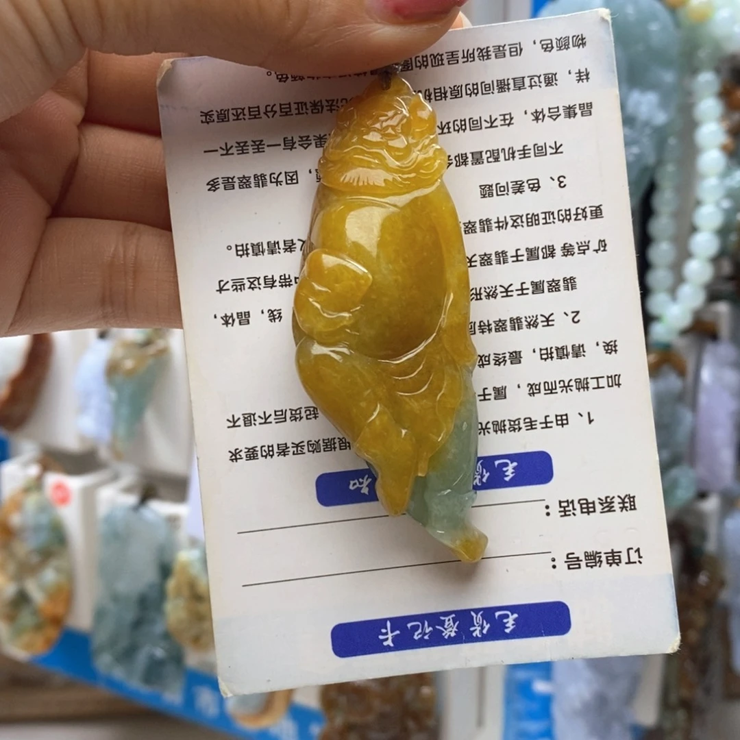 大***们翡翠未镶嵌颈饰好