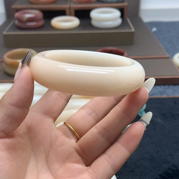 石英质玉未镶嵌手镯