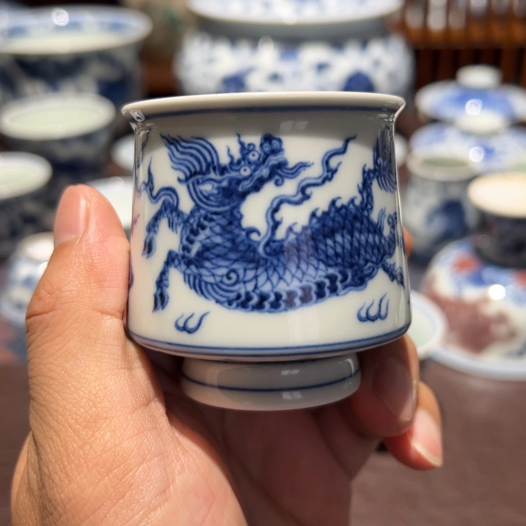 精品青花麒麟纹品茗杯口径约5.8厘米