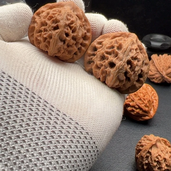 文玩核桃把件41桃心宫灯