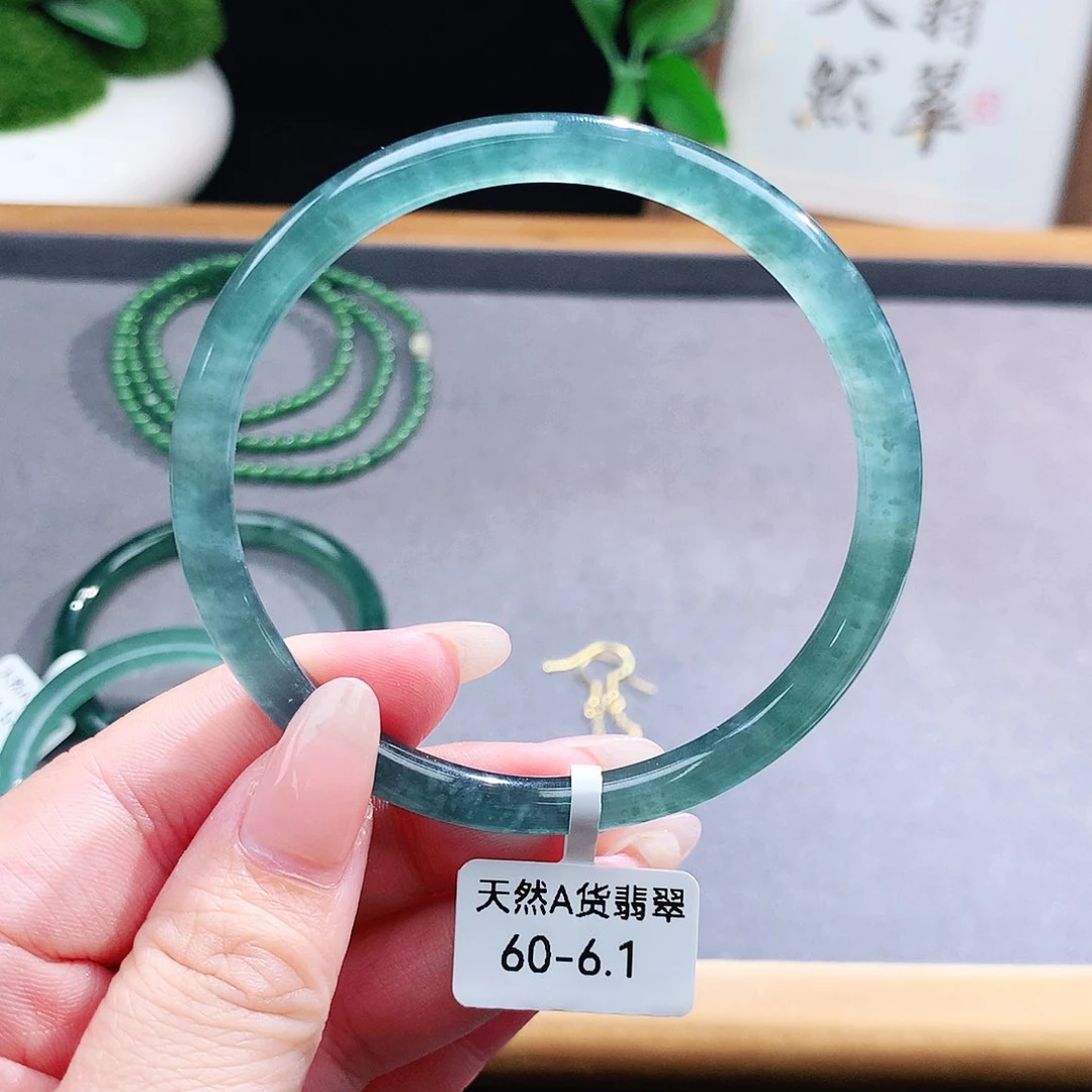 翡翠手镯（圆镯）未镶嵌