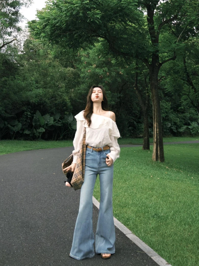 女装禅意仙气飘飘2025秋季新款斜肩衬衫长袖上衣修身微喇牛仔裤