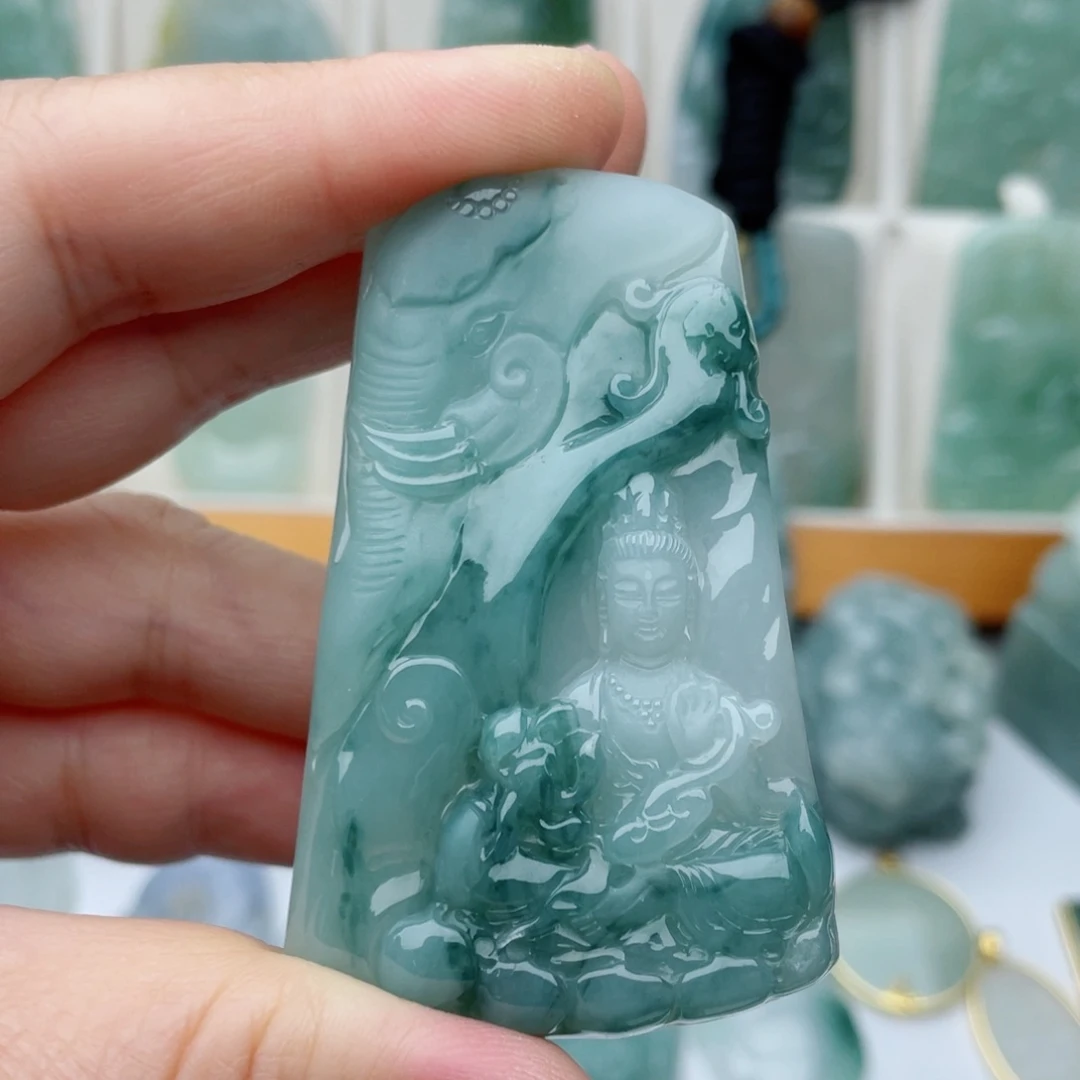 翡翠未镶嵌颈饰普贤菩萨