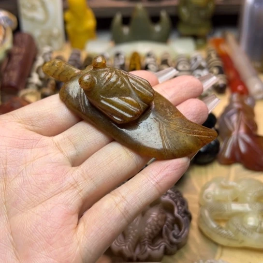 蛇纹石玉未镶嵌颈饰