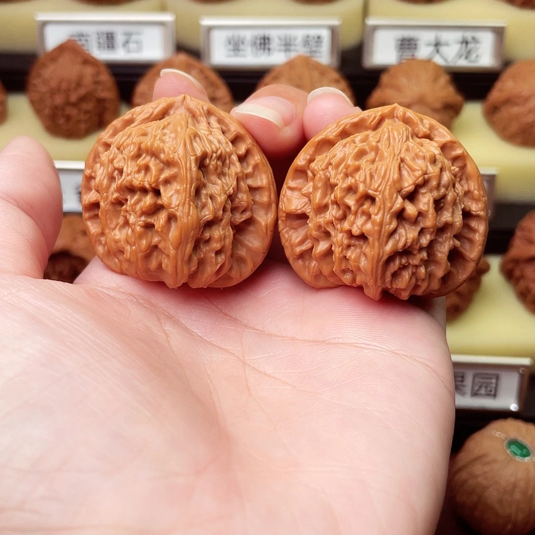 文玩核桃吊坠三角白40尺844