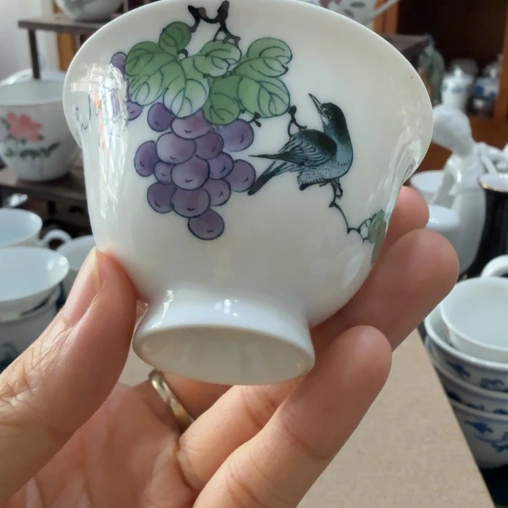 釉下手绘葡萄小鸟茶杯