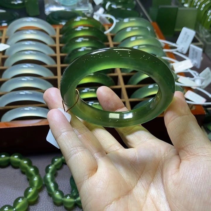 蛇纹石玉未镶嵌手镯54