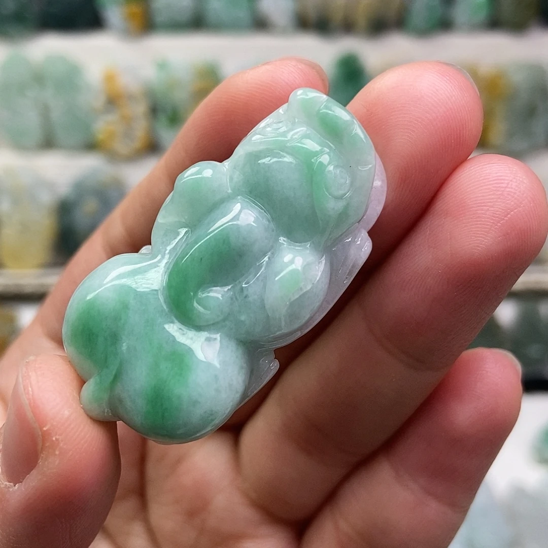 翡翠未镶嵌吊坠(赠链)