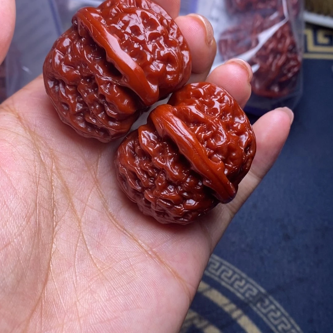 文玩核桃吊坠白狮子40