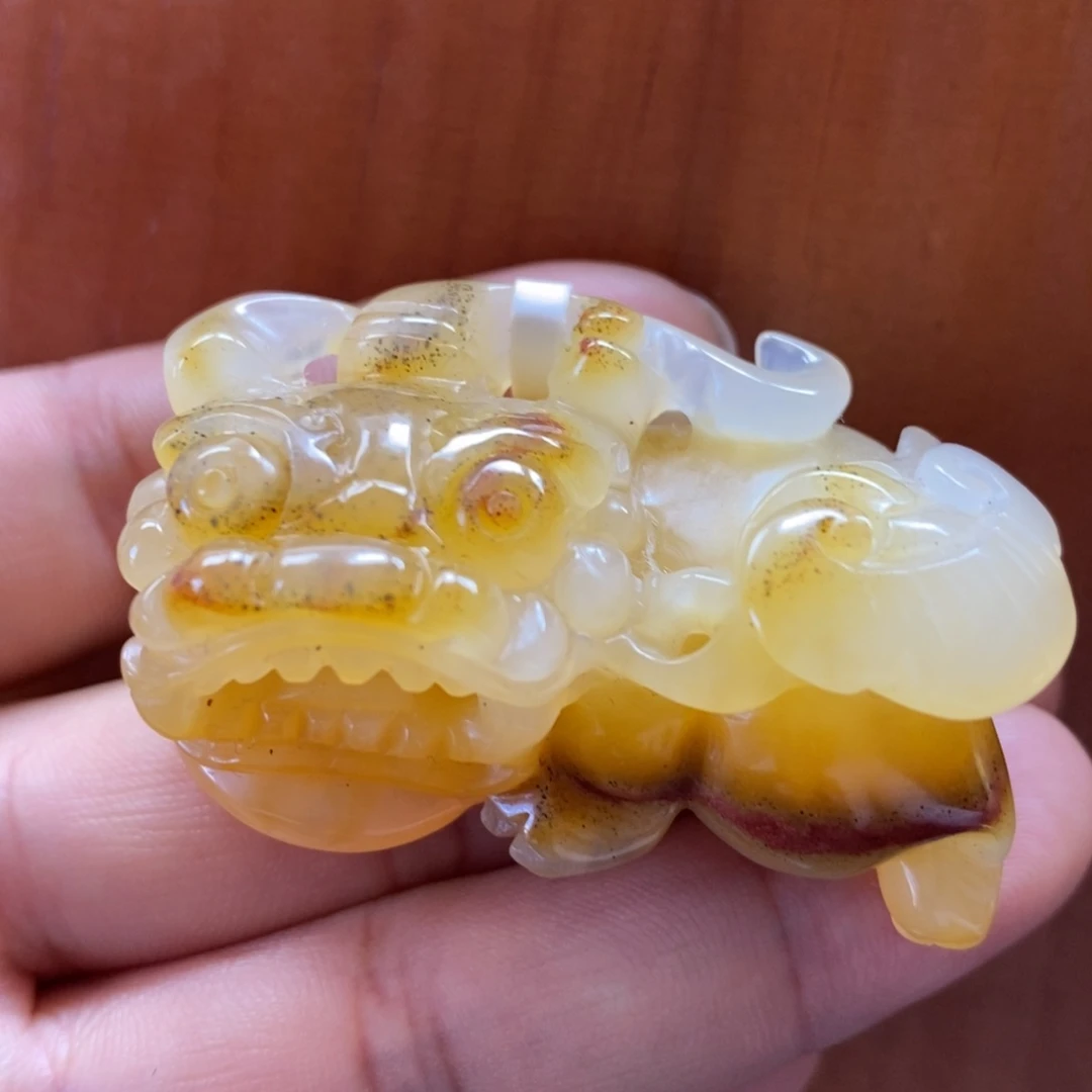 石英质玉（黄龙玉）未镶嵌颈饰有黑金沙