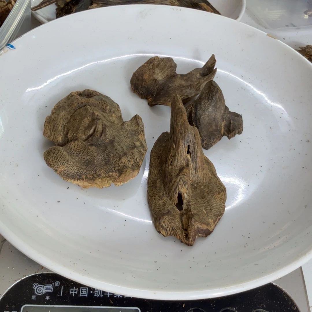 沉香沉香碎屑绿奇包头包壳25克