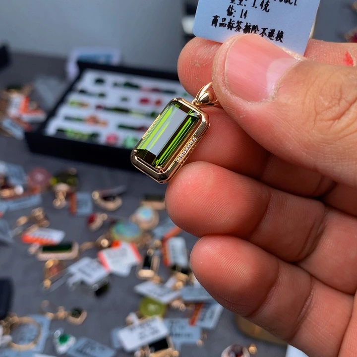 碧玺颈饰18K金镶嵌碧玺