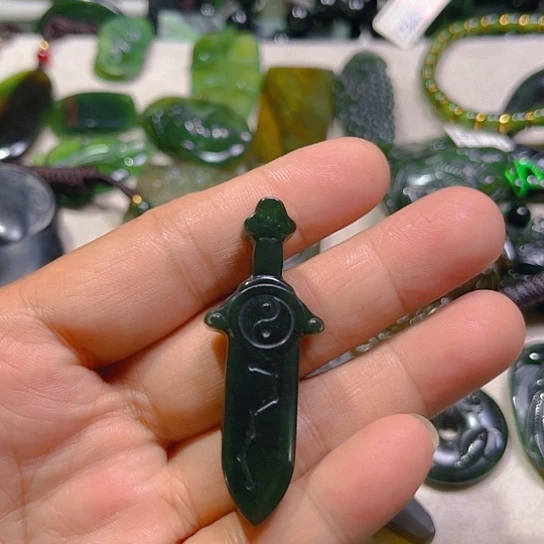 蛇纹石玉未镶嵌泰山玉