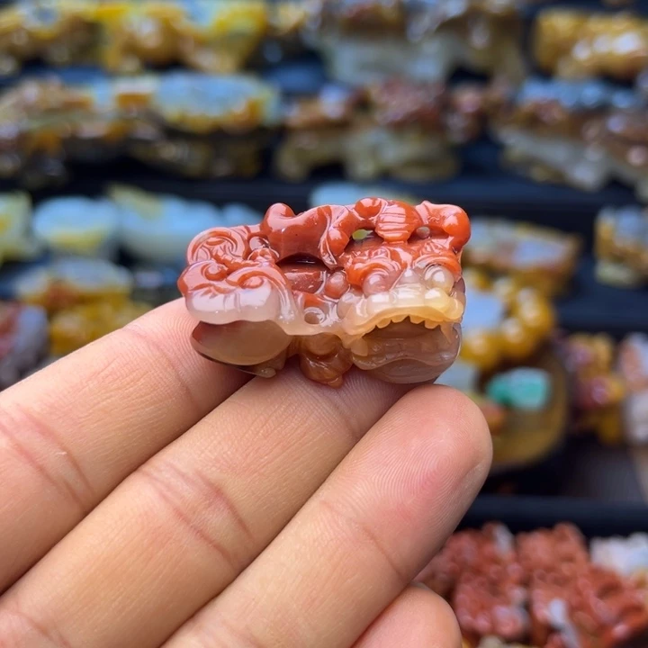 石英质玉（黄龙玉）未镶嵌颈饰