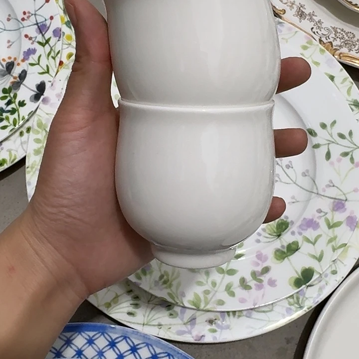 微瑕骨瓷小茶杯两个