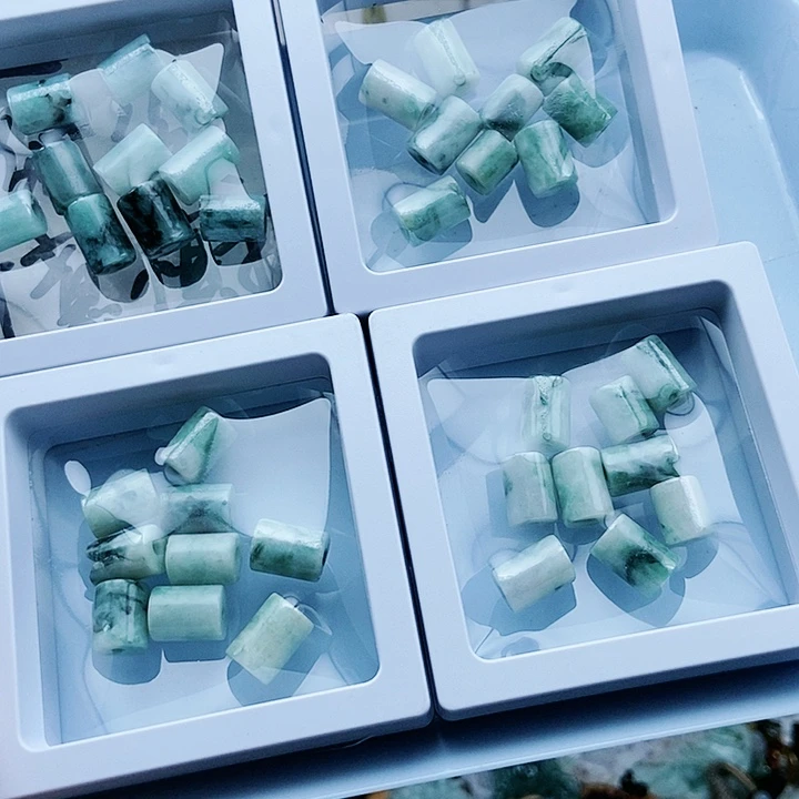 颈饰足铂镶嵌翡翠翡翠