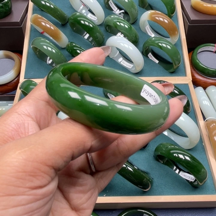 未镶嵌手镯和田玉（碧玉）