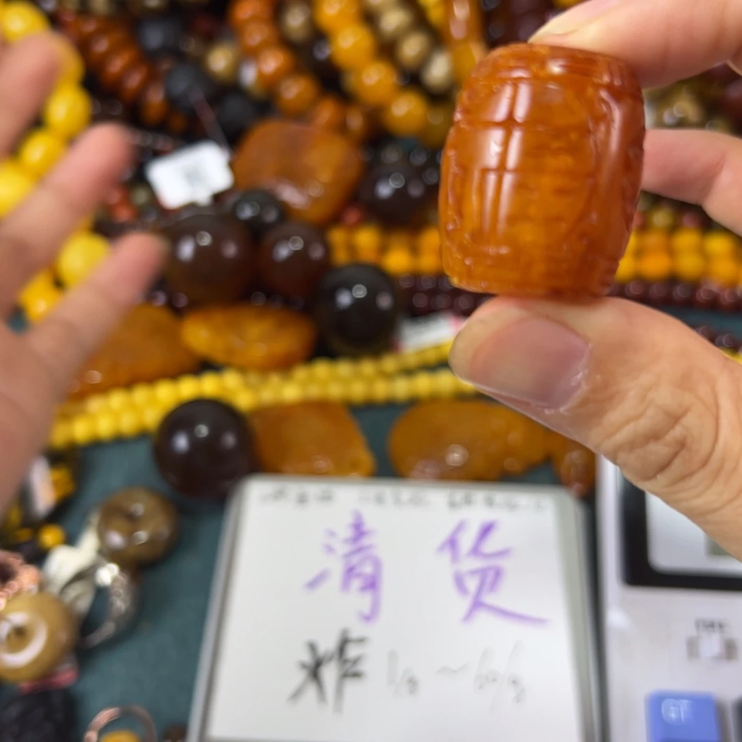 未镶嵌琥珀珠宝奇石875