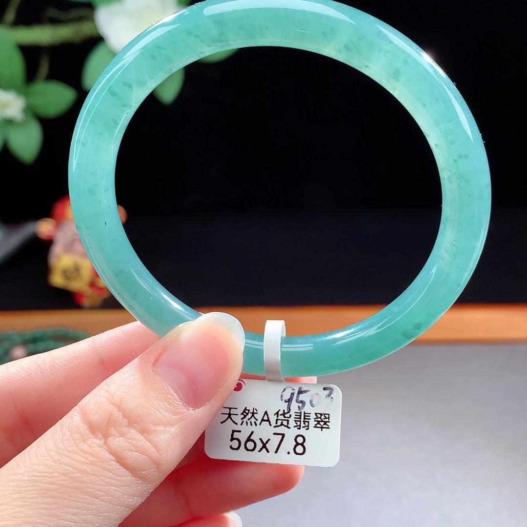 未镶嵌手镯（圆镯）翡翠