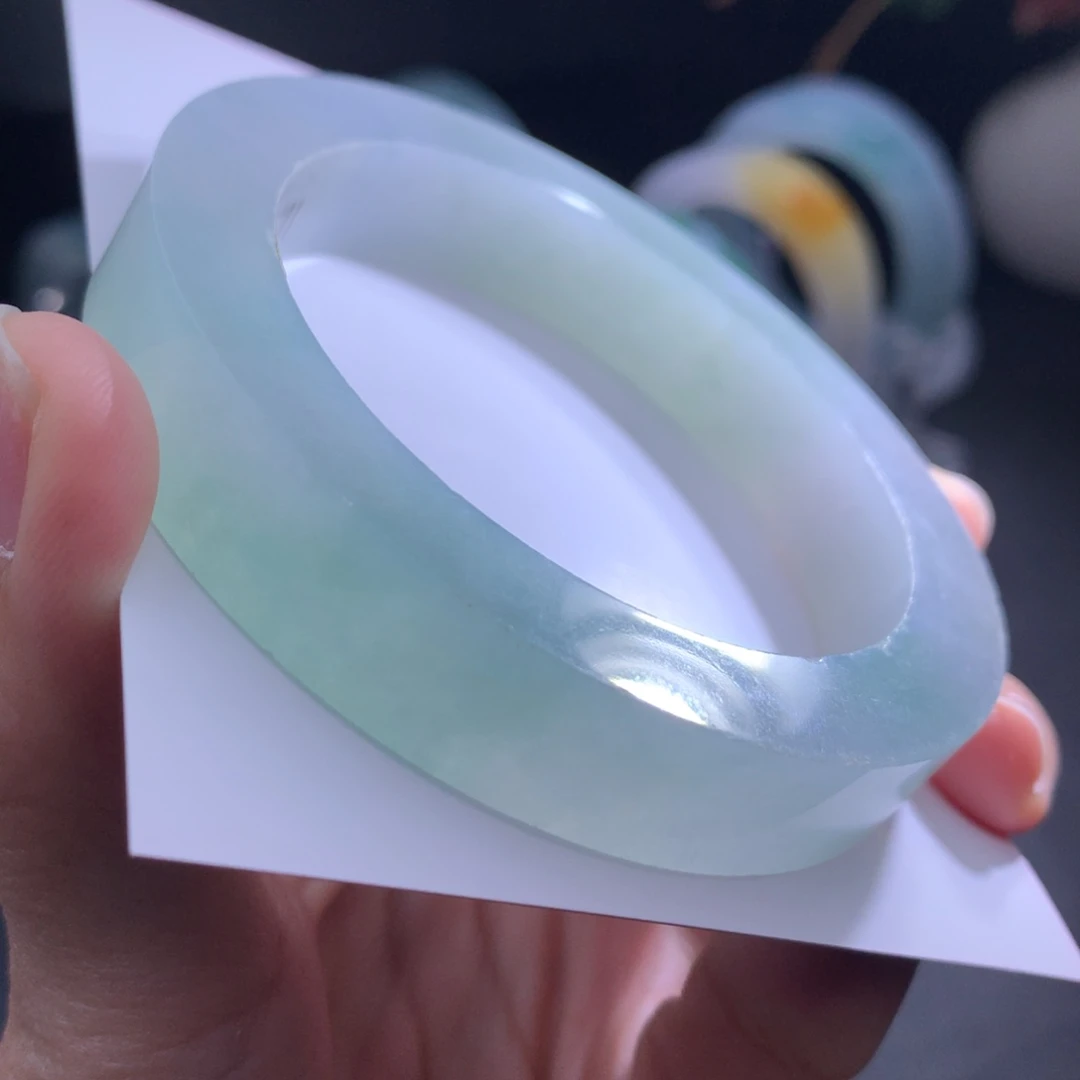 未镶嵌冰蓝翡翠手镯定制翡翠