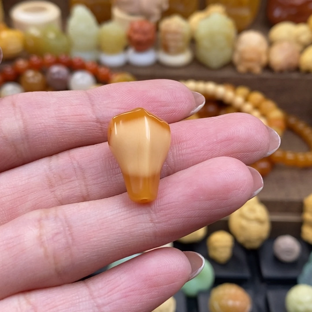 石英质玉颈饰未镶嵌天**酒