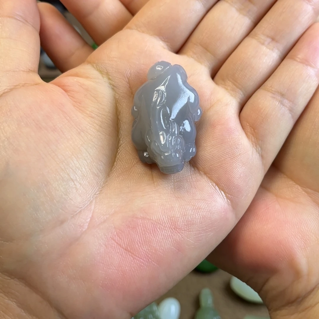 小***糊和田玉未镶嵌颈饰