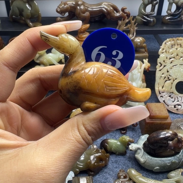 和田玉未镶嵌车挂