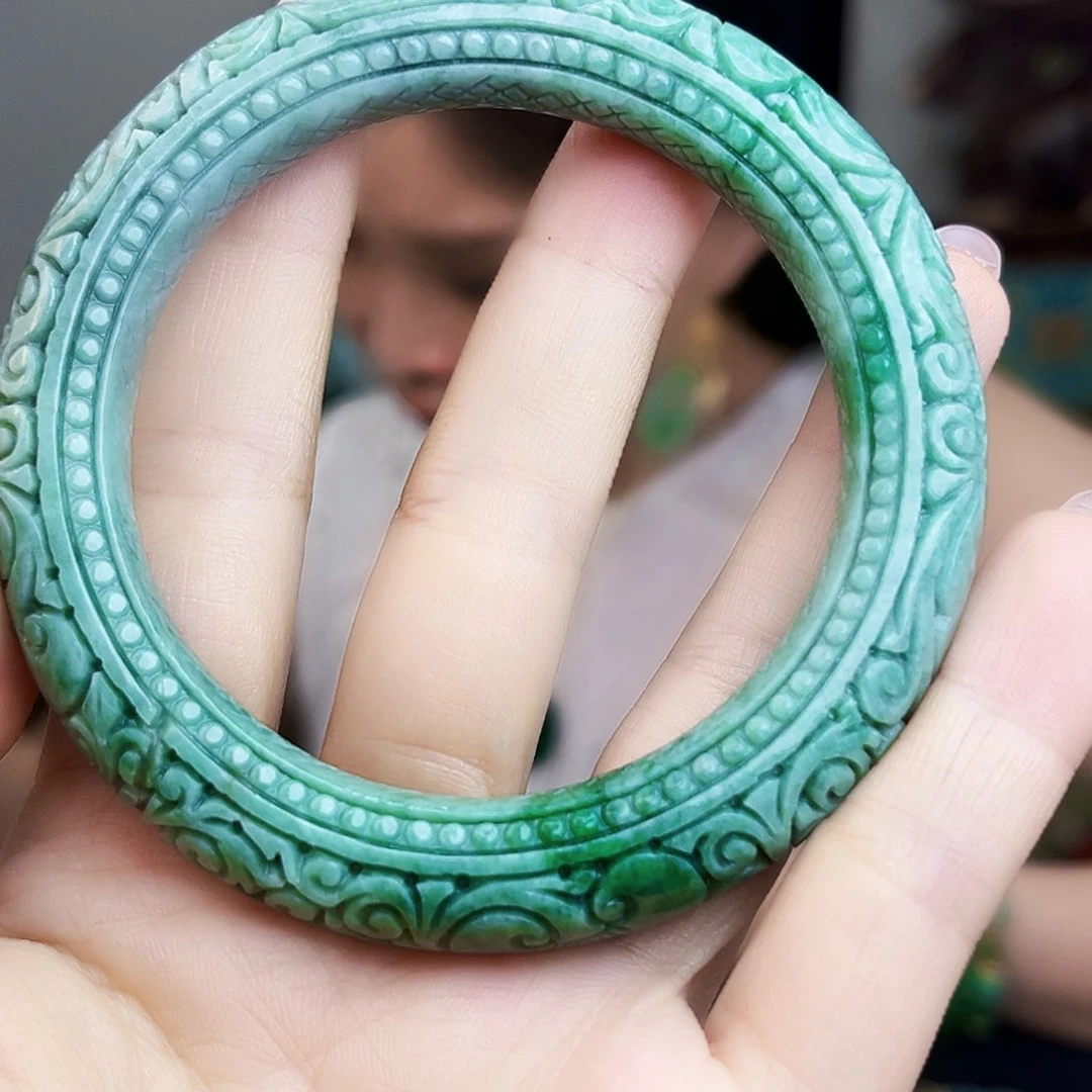 翡翠未镶嵌颈饰手镯