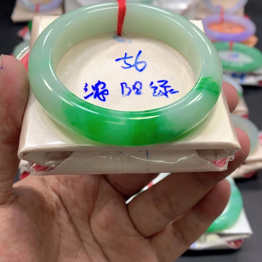 翡翠未镶嵌手镯翡翠