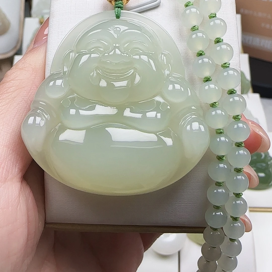 和田玉足金镶嵌颈饰