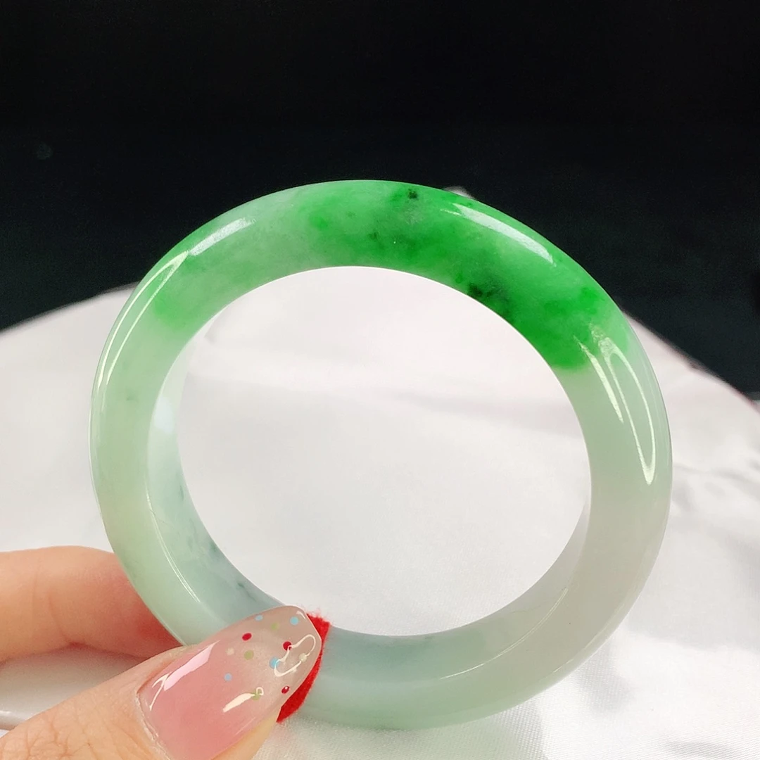 翡翠手镯未镶嵌150