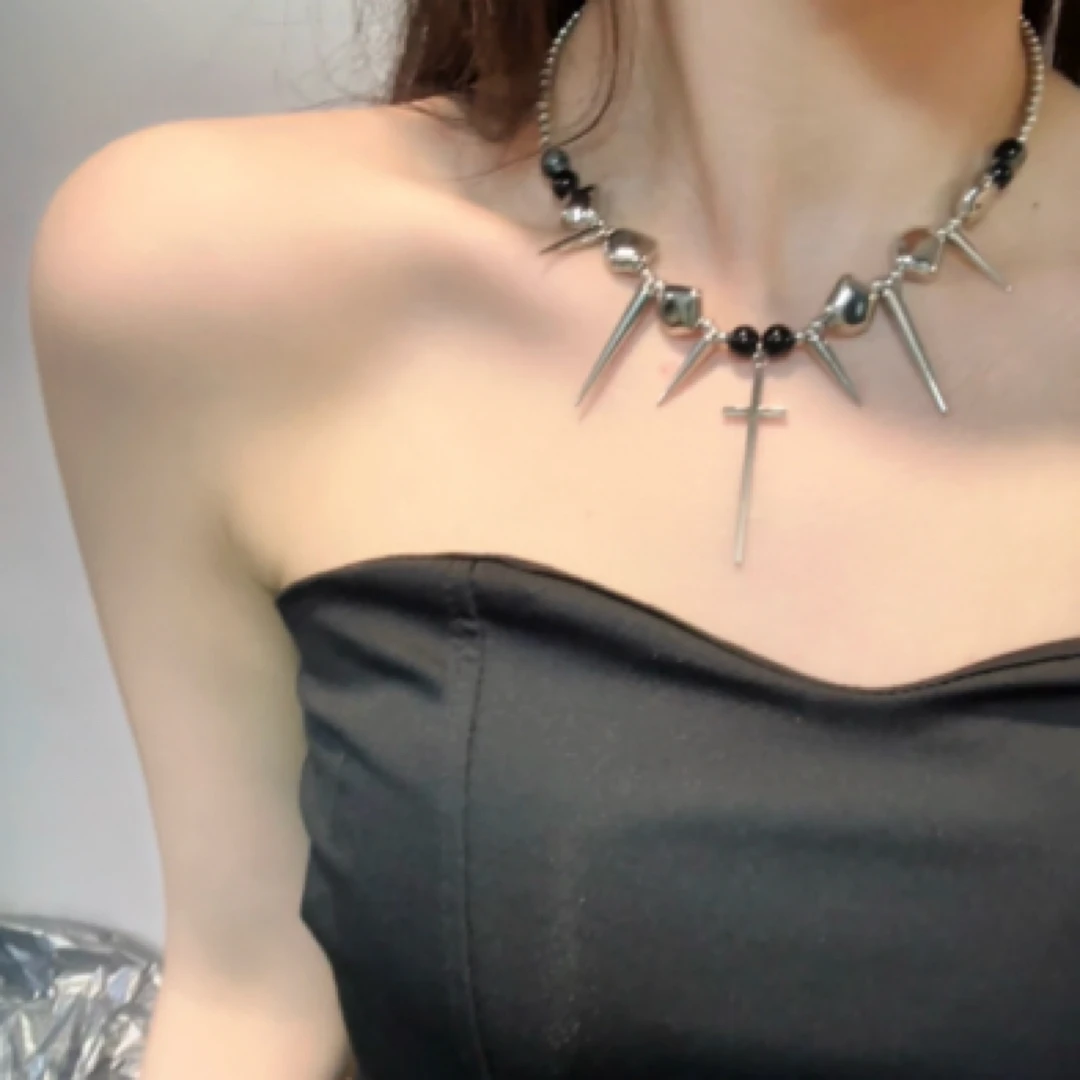 钛钢项链 潮流暗黑夸张铆钉不规则锁骨链男y2k嘻哈十字架项链女