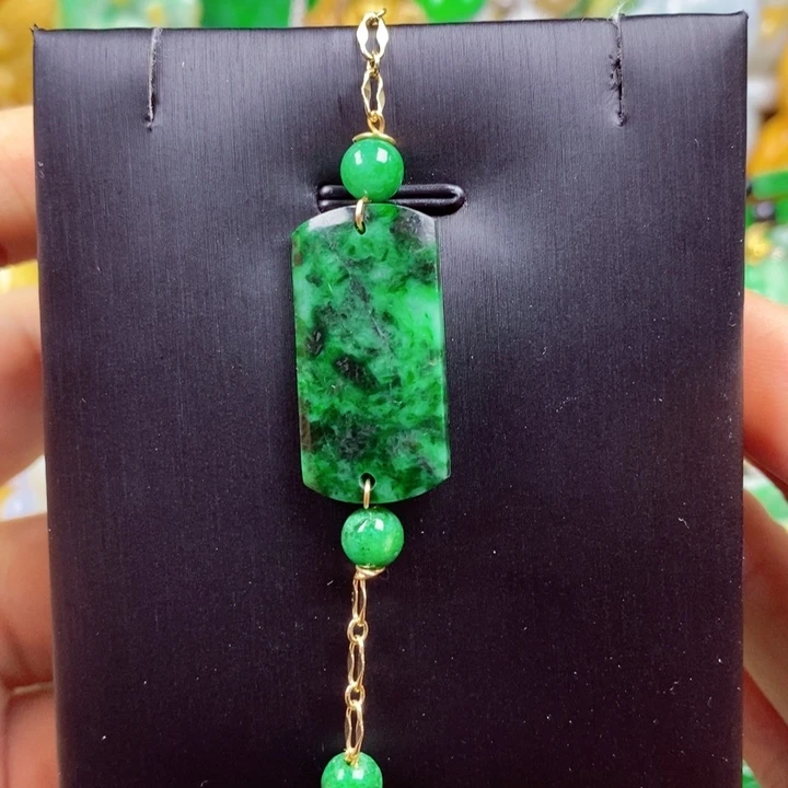 翡翠未镶嵌吊坠(赠链)