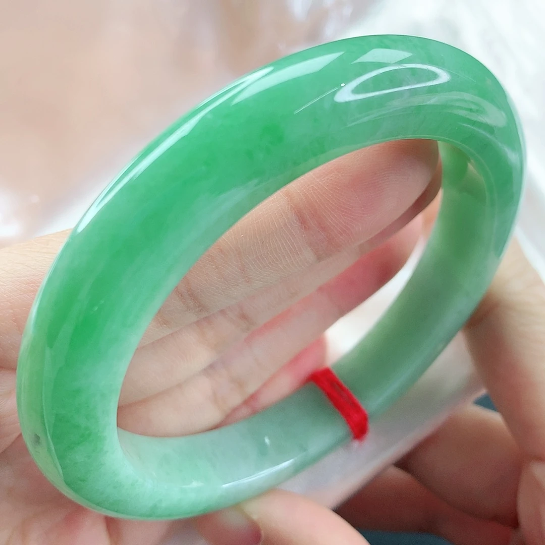 翡翠手镯未镶嵌，200