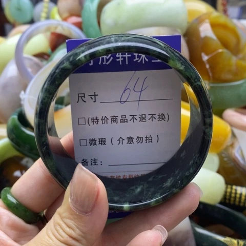蛇纹石玉手镯未镶嵌