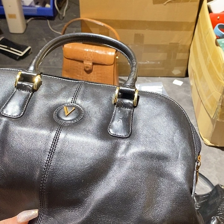 小***白中古香水沐浴露持久留香