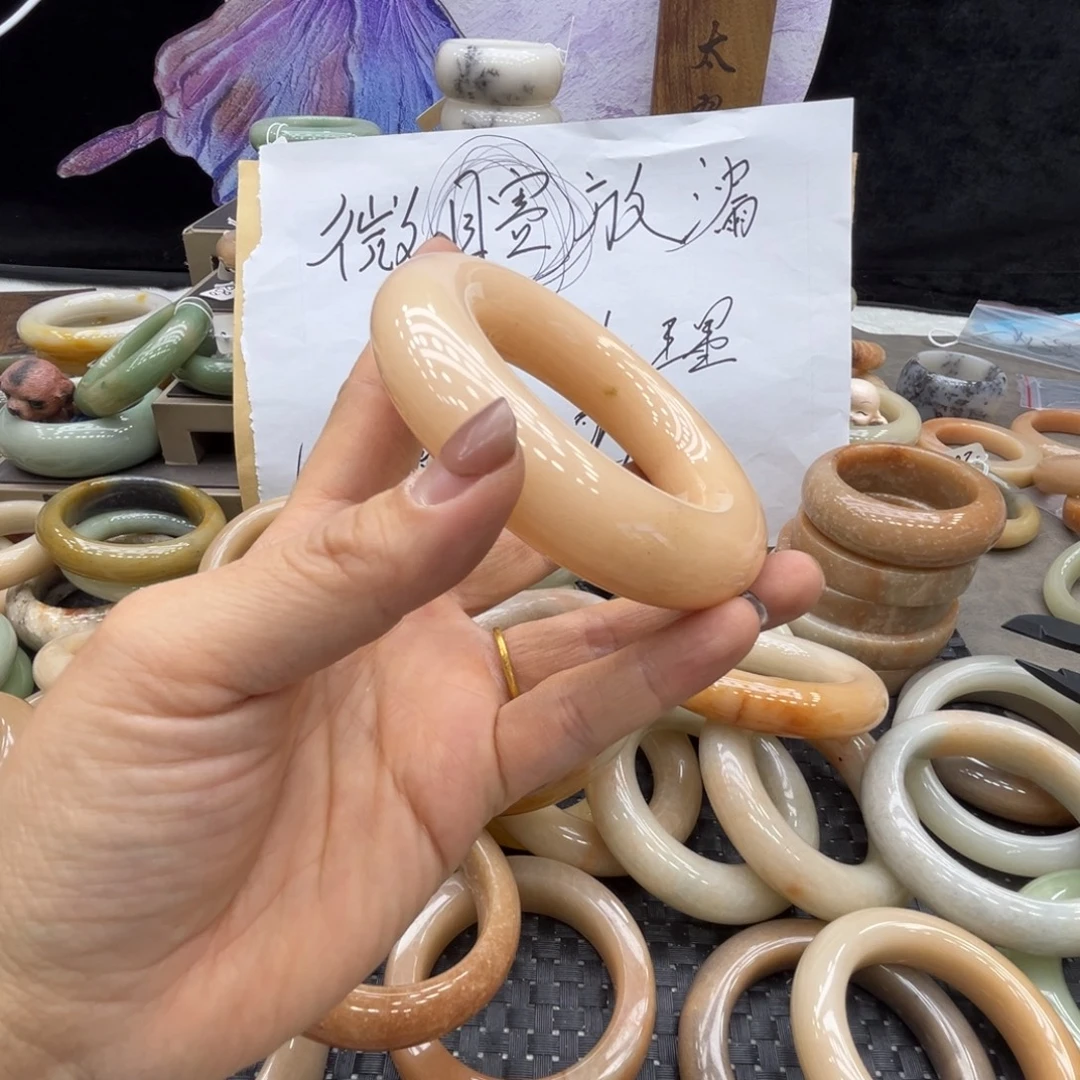 土****石英质玉未镶嵌手镯