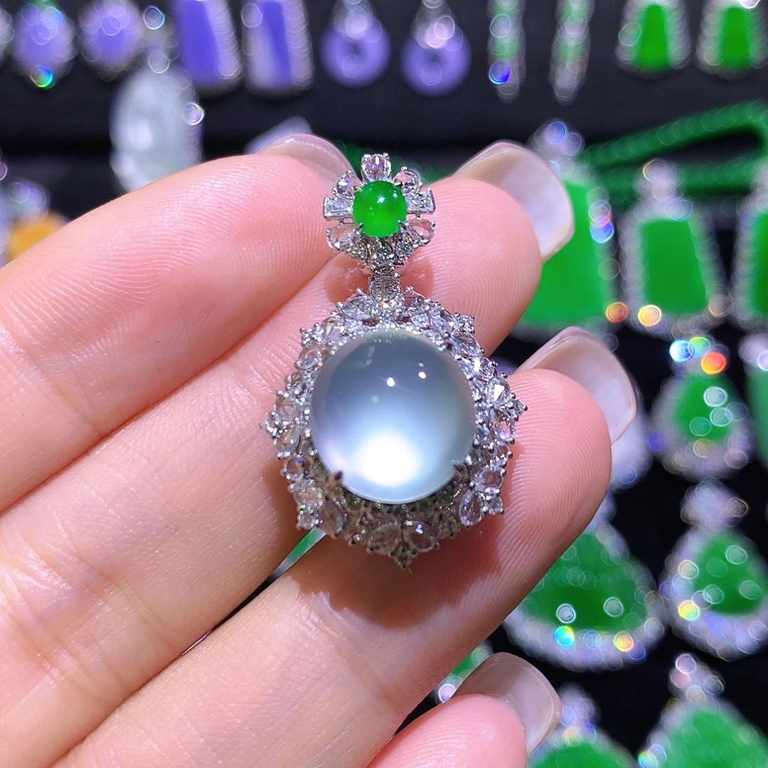 翡翠18K金镶嵌颈饰玻璃种炸光蛋面