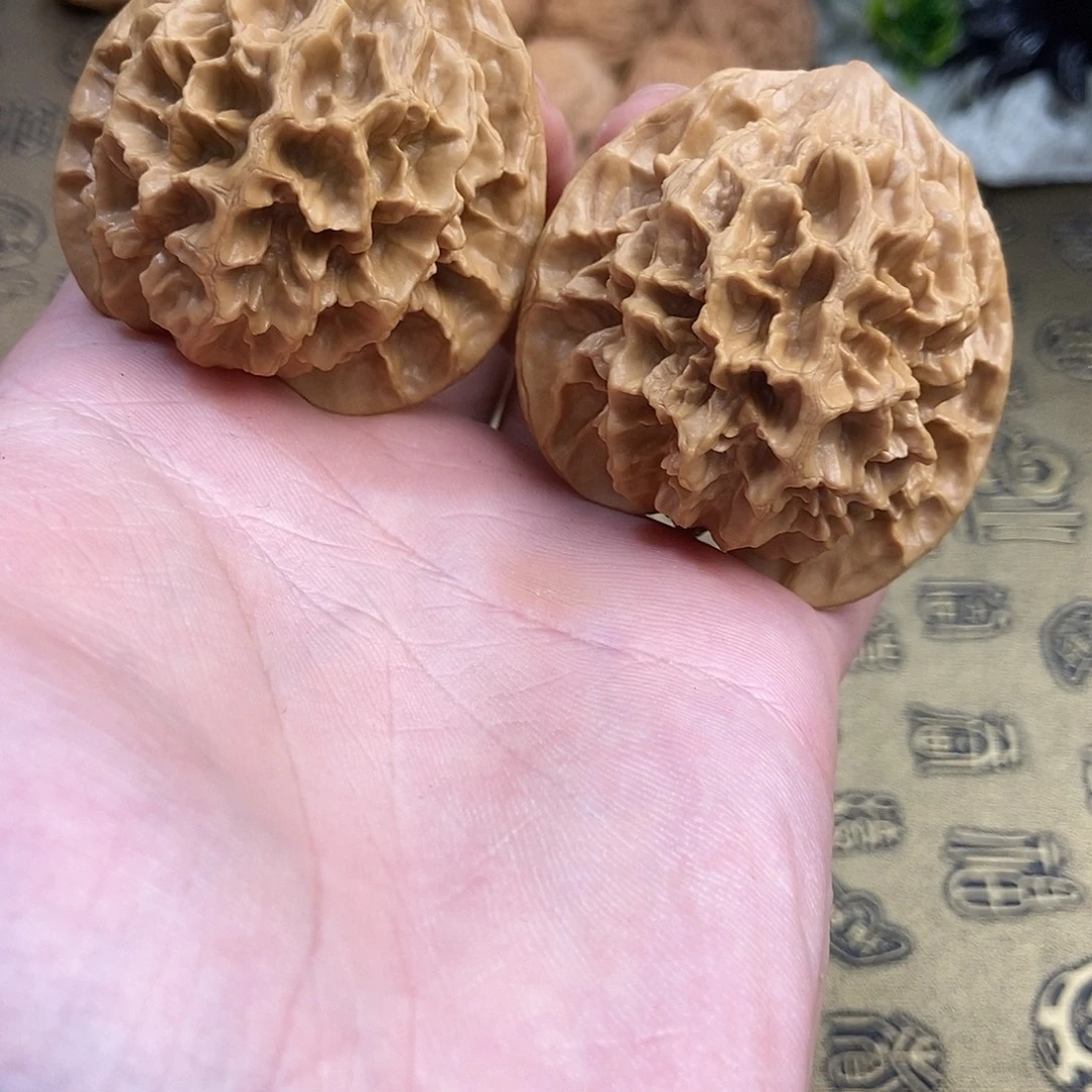 核桃帝王龙鳞纹路46+47尺寸编号994底子直后期珊瑚红走色