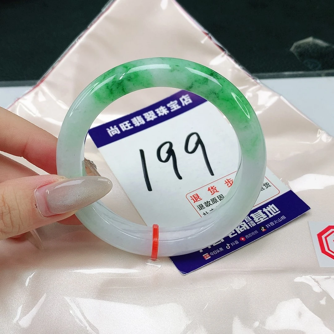 翡翠手镯未镶嵌翡翠12