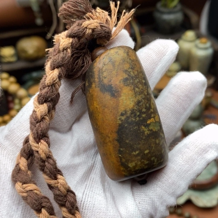 未镶嵌岫岩河磨玉（透闪石质玉）挂件