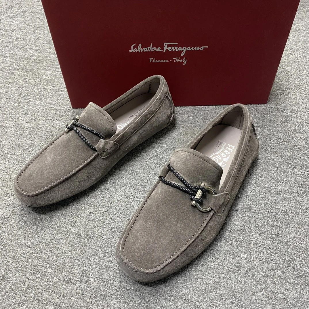 未使用 FERRAGAMO/菲拉格慕 浅咖色绒面牛皮银色单马蹄扣鞋114029