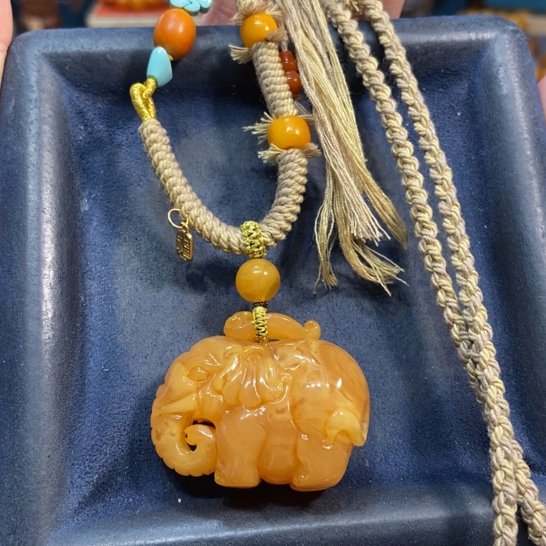 琥珀未镶嵌颈饰蜜蜡