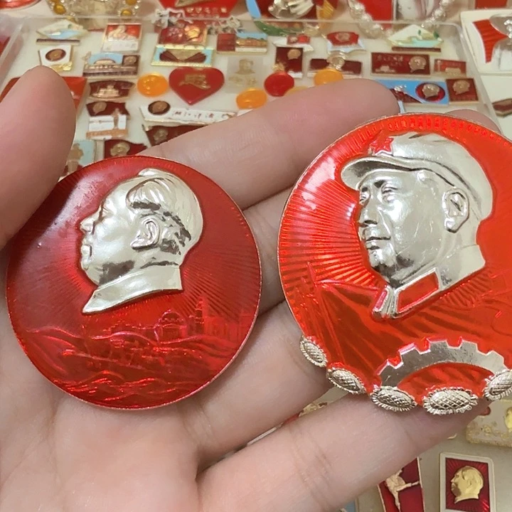 铝奇*毛爷爷像章，两枚