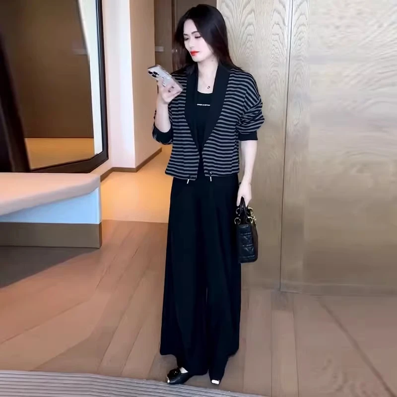 时尚洋气条纹短款外套女2025早秋季新款气质宽松百搭显瘦开衫上衣