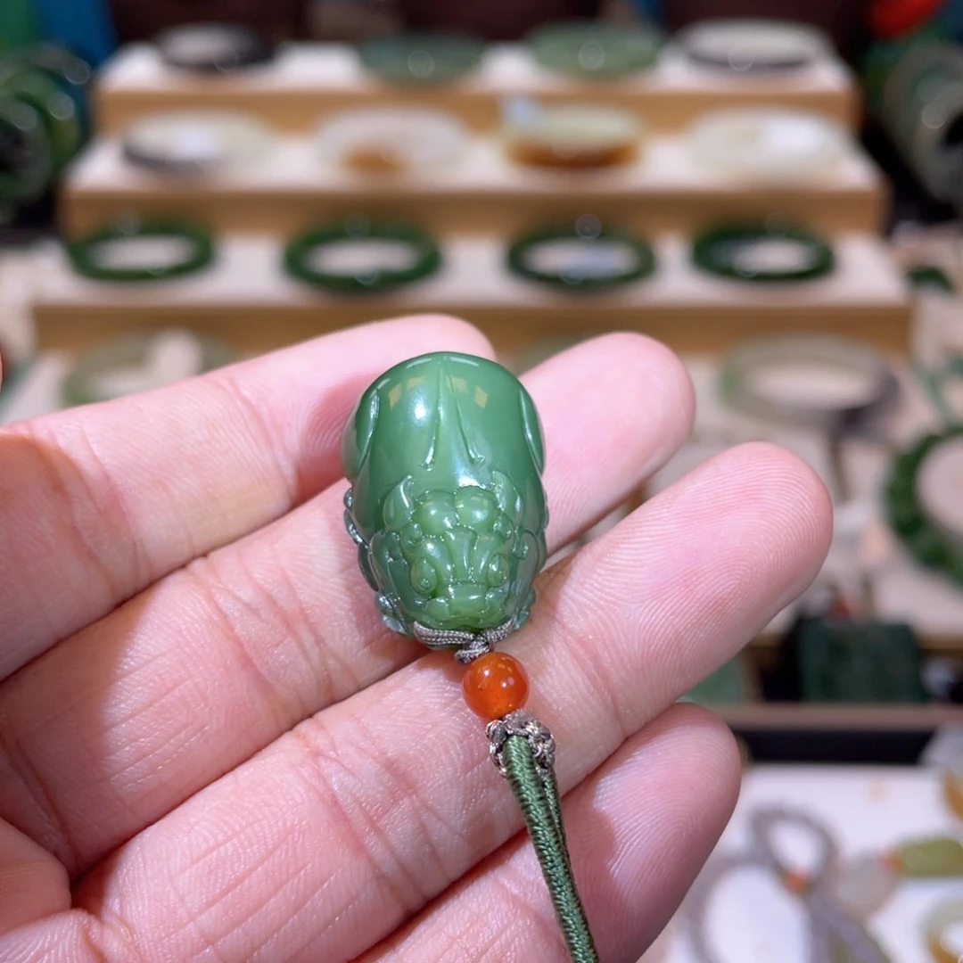 和田玉收藏级碧玉猫眼貔貅未镶嵌