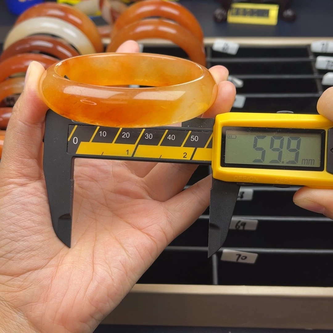 未镶嵌石英质玉（黄龙玉）手镯黄龙福利53号