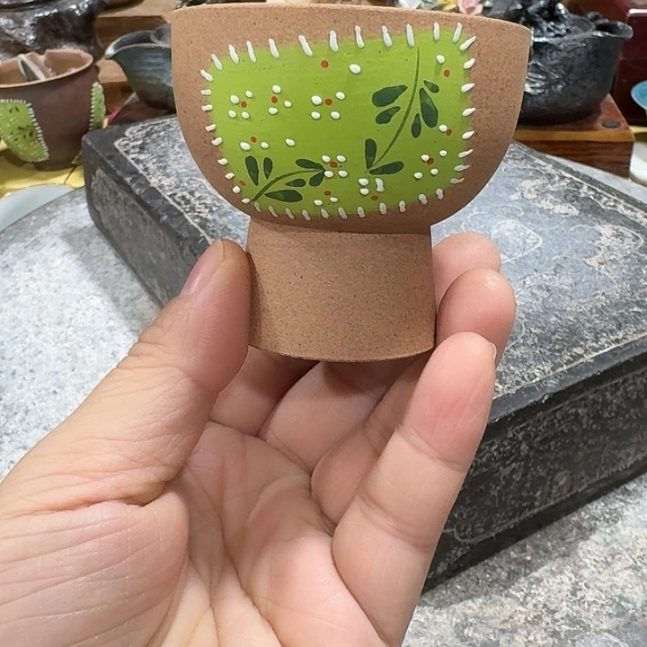 主人杯一个，瓷。。。品茗