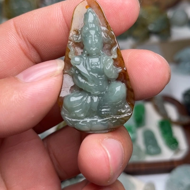 翡翠未镶嵌颈饰观音