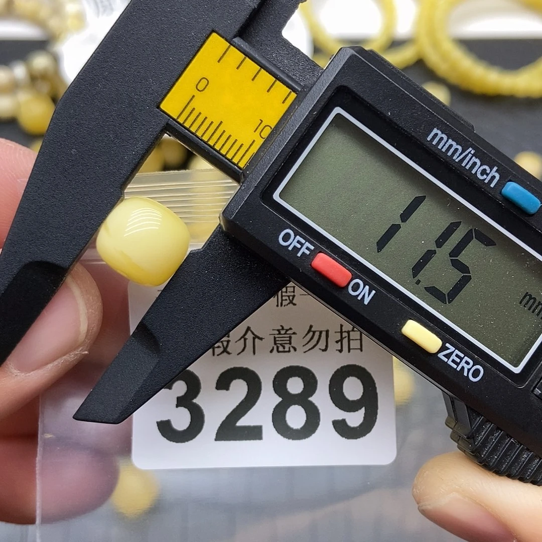 蜜蜡未镶嵌珠宝奇石3289